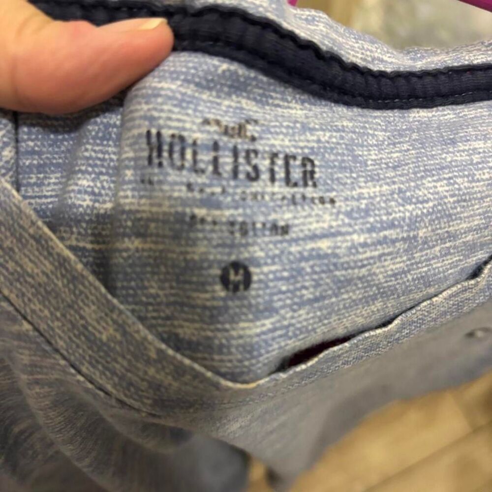 Hollister-co Men's Blue T-shirt